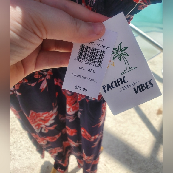 Pacific Vibes XXL Women's Dress, NWT, Navy & Red Floral, Flowy, & Comfortable - Picture 2 of 9